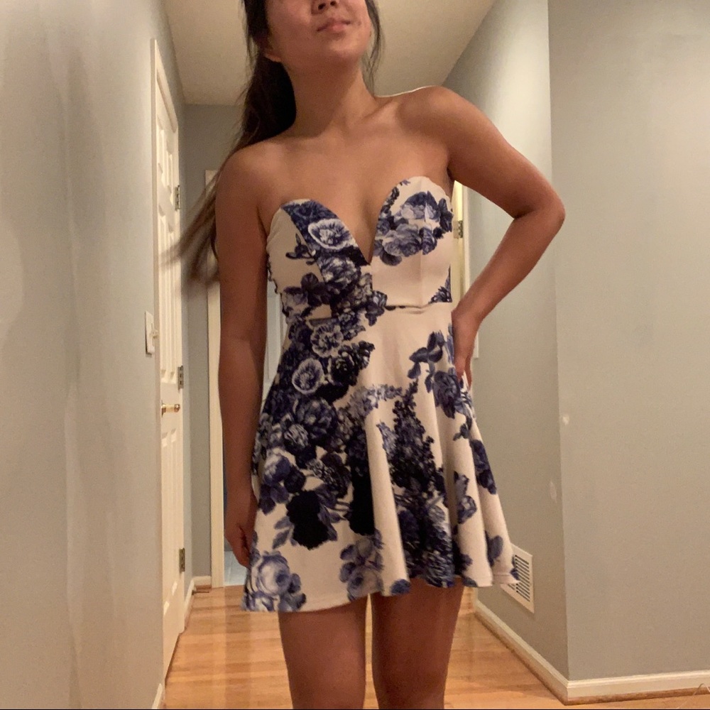 Lulu’s floral pattern strapless dress